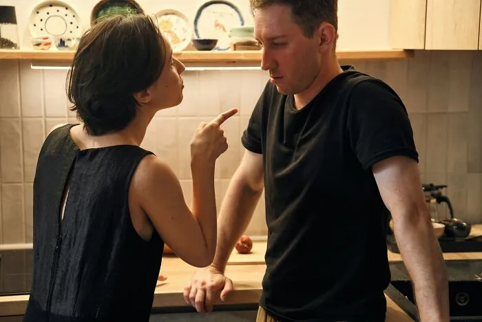 83 Seemingly Ordinary Behaviors That Psychologists Say Are Not Normal At All