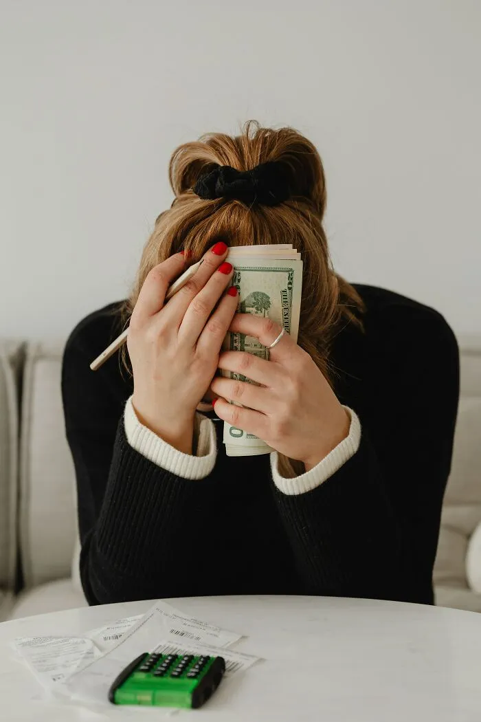 83 Seemingly Ordinary Behaviors That Psychologists Say Are Not Normal At All