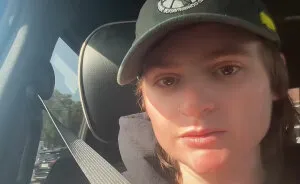 Lesbian Begs For Help To Avoid Getting Ripped Off At Car Dealership, Community Responds