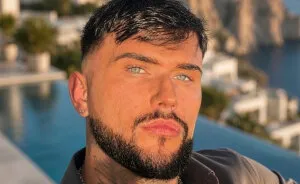 Top Hairdresser's Childhood Bully Begs Him To Do Her Hair—He Gives Her A Brutal Reality Check