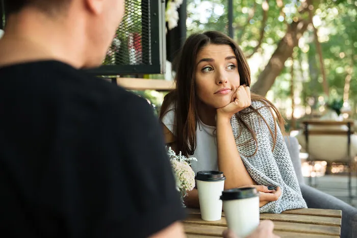 “Okay Girls, I Need Your Most Unserious Dating Red Flag. Not Cheating. Not Lying” (66 Answers)