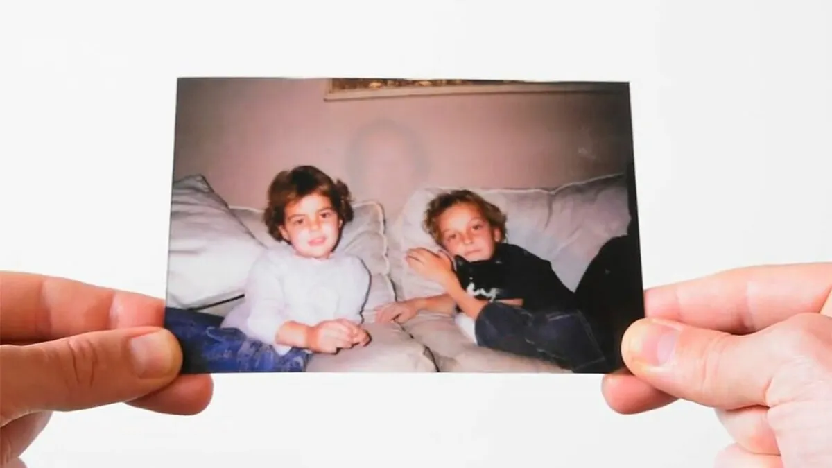 Photographer Uses AI And Photoshop To Reconstruct Family Photos Without His Father (20 Pics)