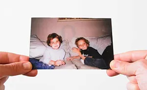 Photographer Uses AI And Photoshop To Reconstruct Family Photos Without His Father (20 Pics)