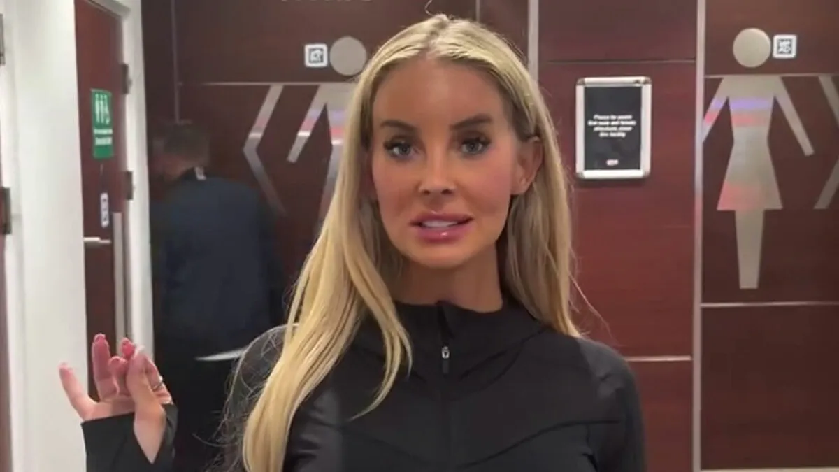 Trans Woman Stirs The Pot By Going Into The Men's Bathroom And People Have A Lot To Say