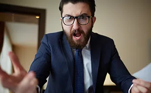 80 Professionals In Different Fields Spill The Tea About Various Signs Telling That Crisis Is Coming