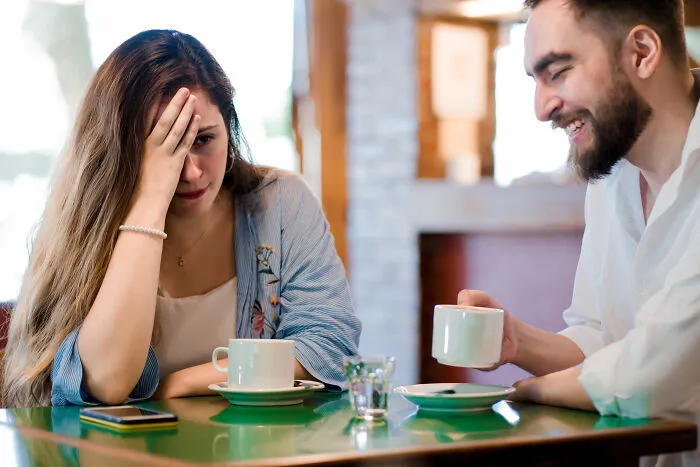 “Okay Girls, I Need Your Most Unserious Dating Red Flag. Not Cheating. Not Lying” (66 Answers)