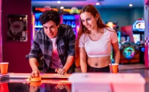 Woman Escapes Terrifying First Date, Then Her Friend Finds News Articles About The Man That Make Her Stomach Drop
