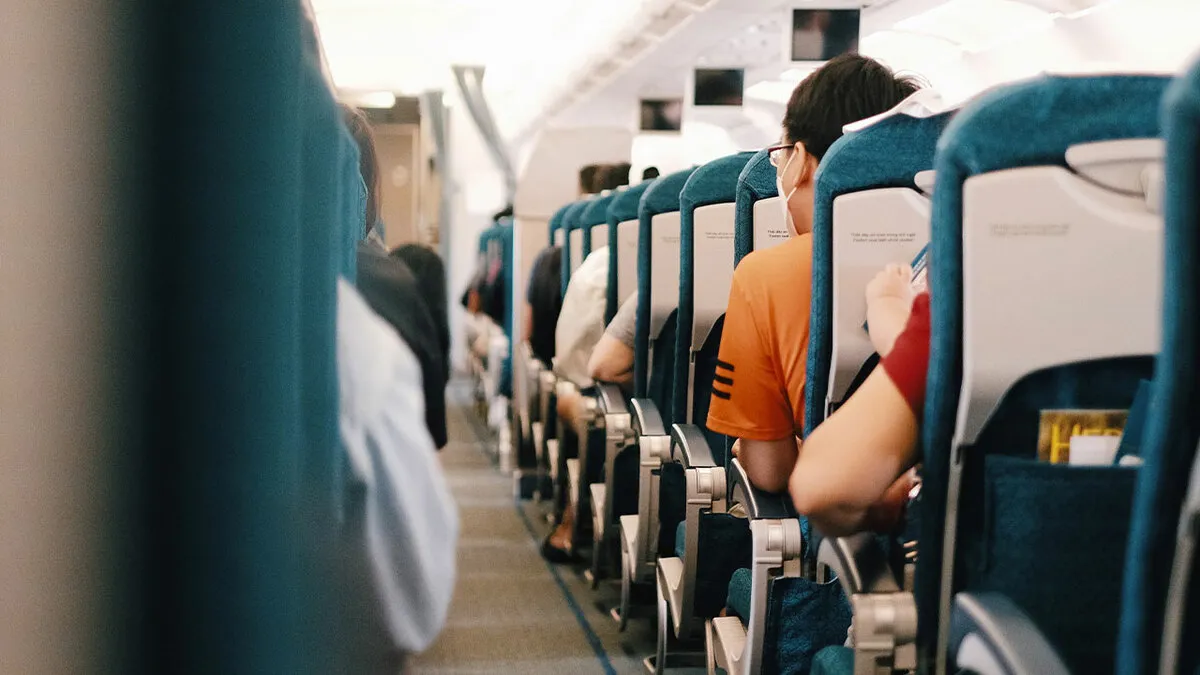 45 Plane Seatmates That Made People’s Flights Memorable For All The Wrong Reasons