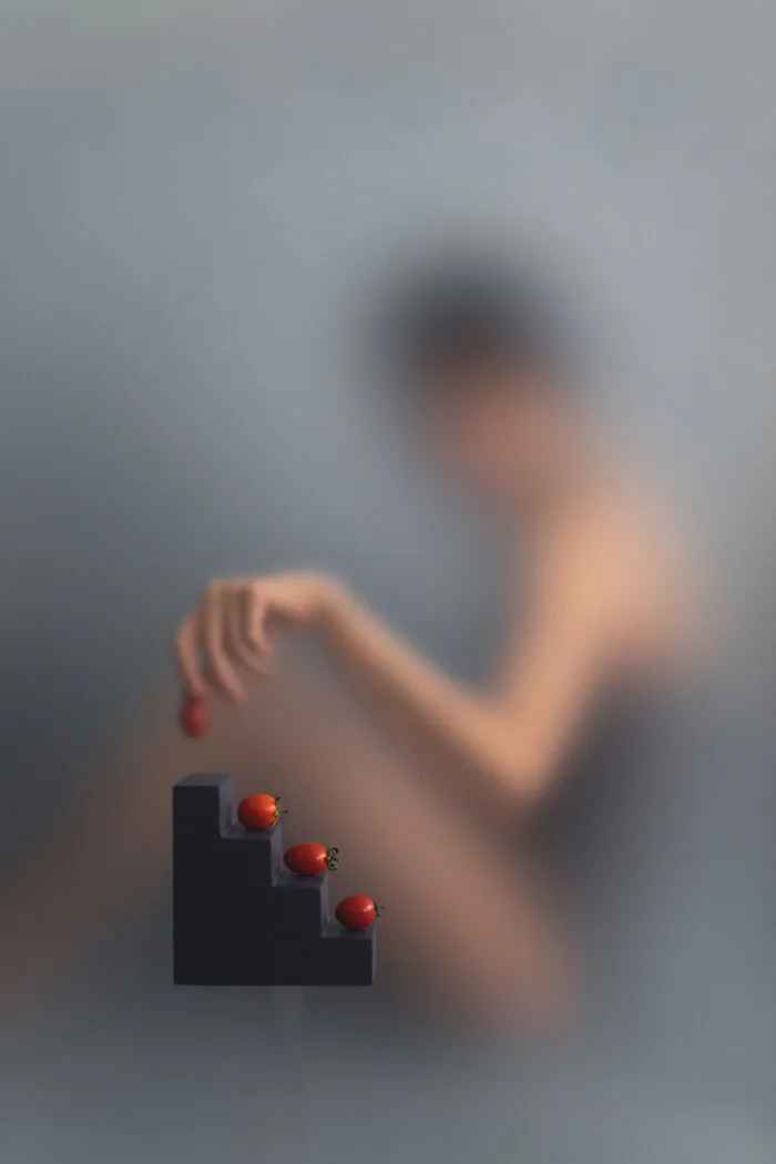 This Photographer Created 32 Dreamlike Shots Using Only Reflections And Household Objects