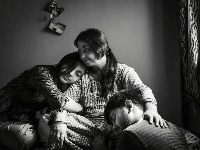 Unfiltered Moments Of Life Captured At Just The Right Moment By This Street Photographer  (66 Pics)