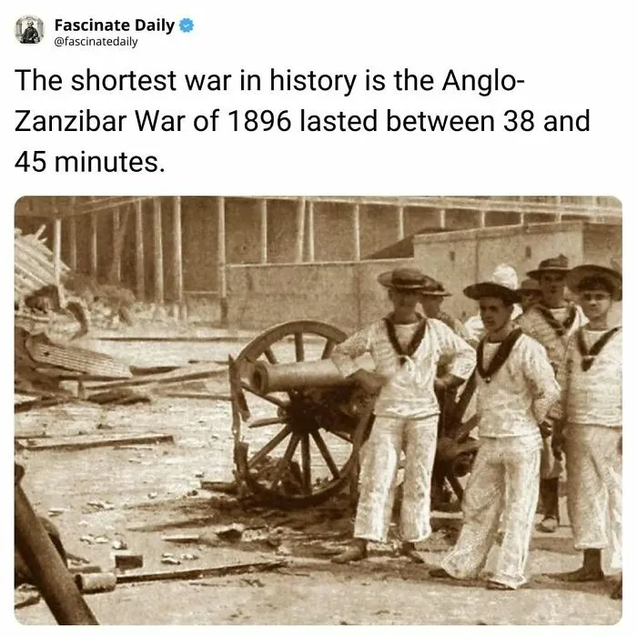 Sailors standing near cannon during Anglo-Zanzibar War of 1896