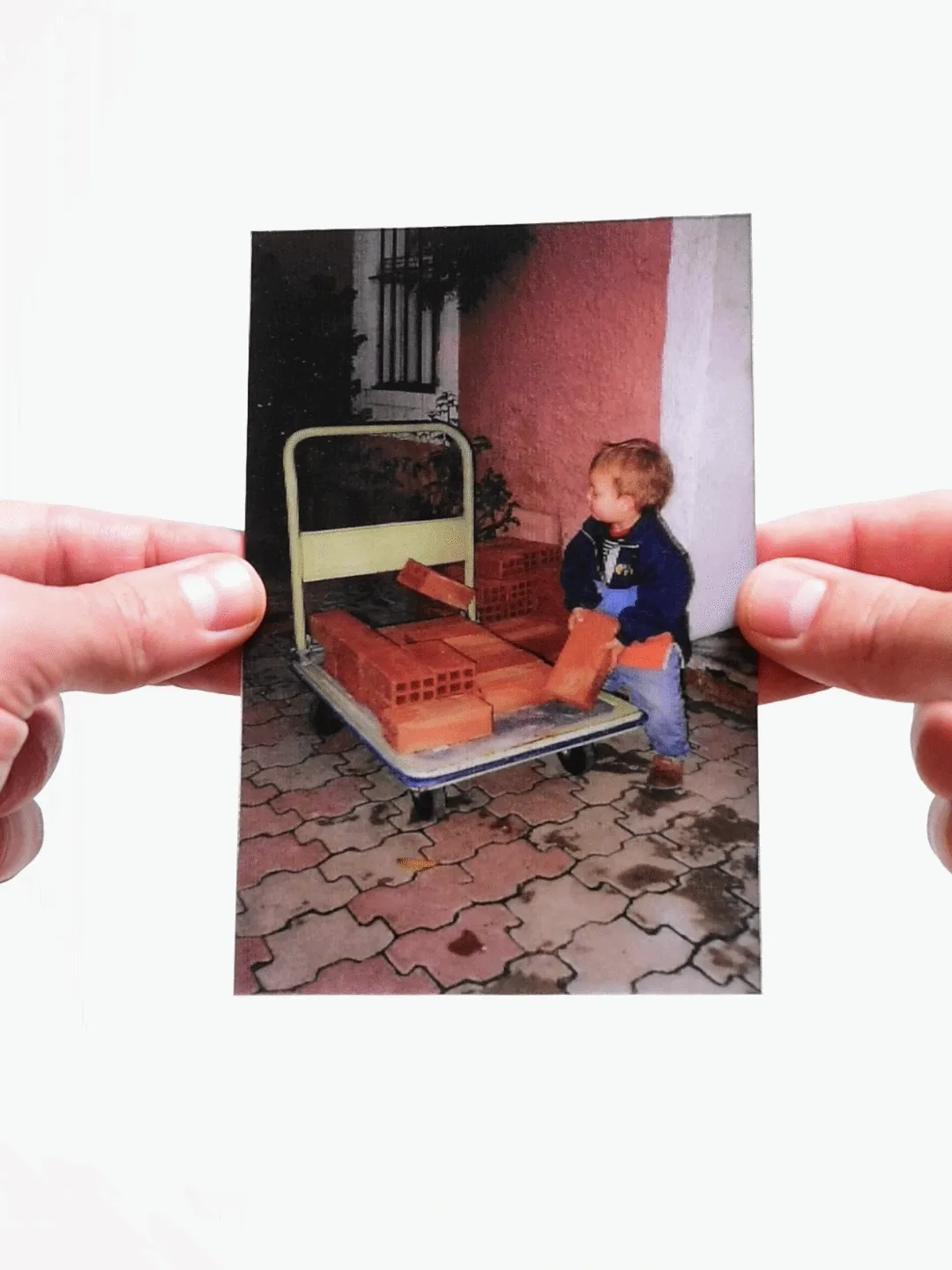 Photographer Uses AI And Photoshop To Reconstruct Family Photos Without His Father (20 Pics)