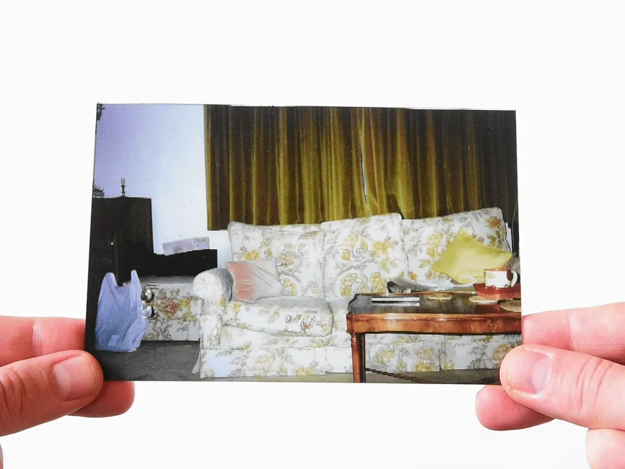 Photographer Uses AI And Photoshop To Reconstruct Family Photos Without His Father (20 Pics)