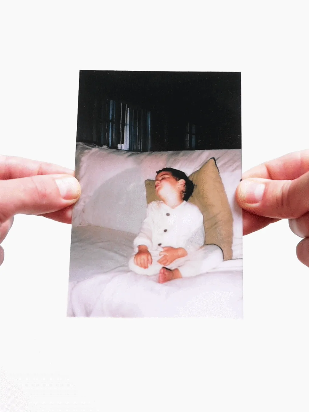 Photographer Uses AI And Photoshop To Reconstruct Family Photos Without His Father (20 Pics)