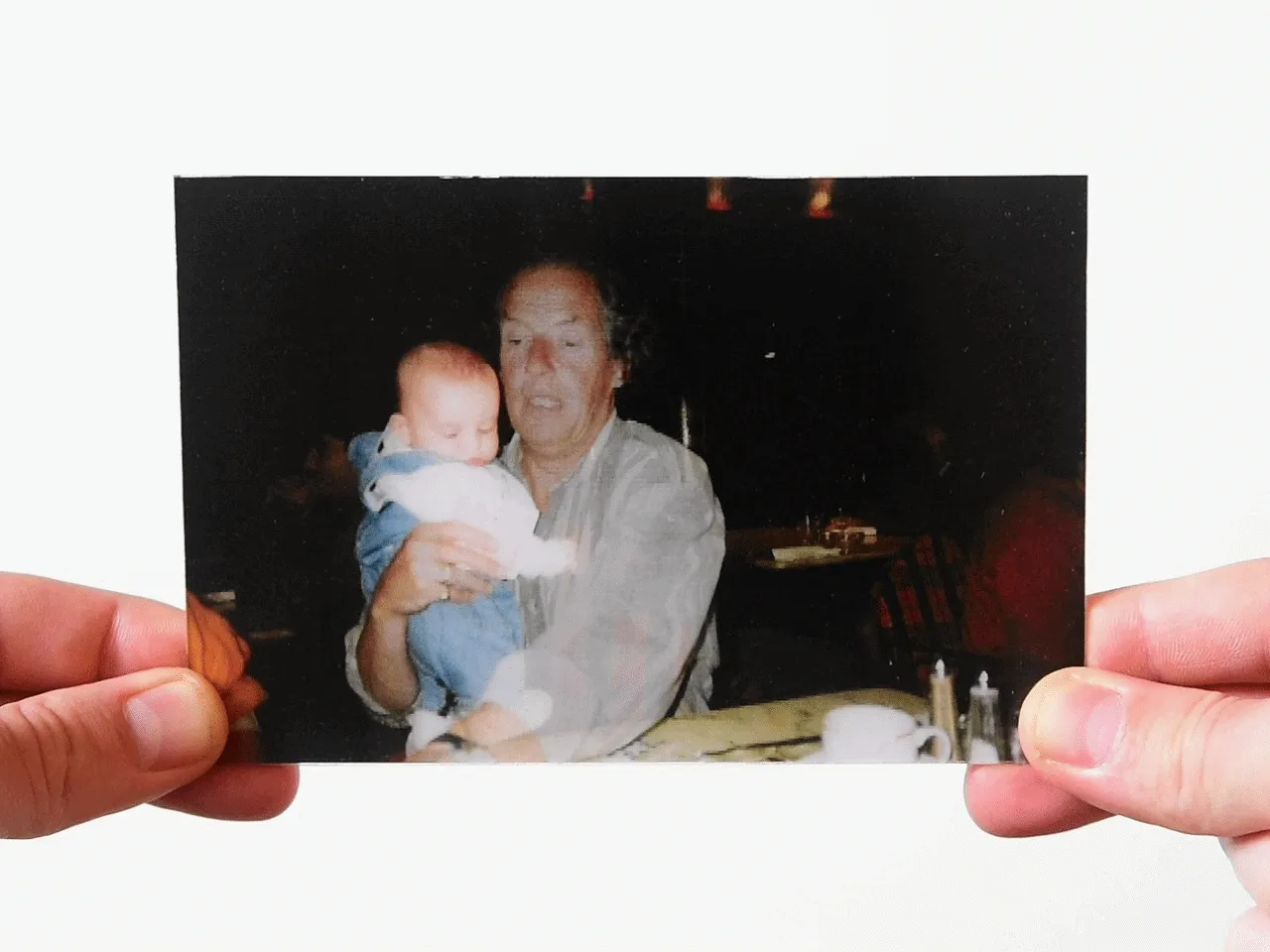 Photographer Uses AI And Photoshop To Reconstruct Family Photos Without His Father (20 Pics)