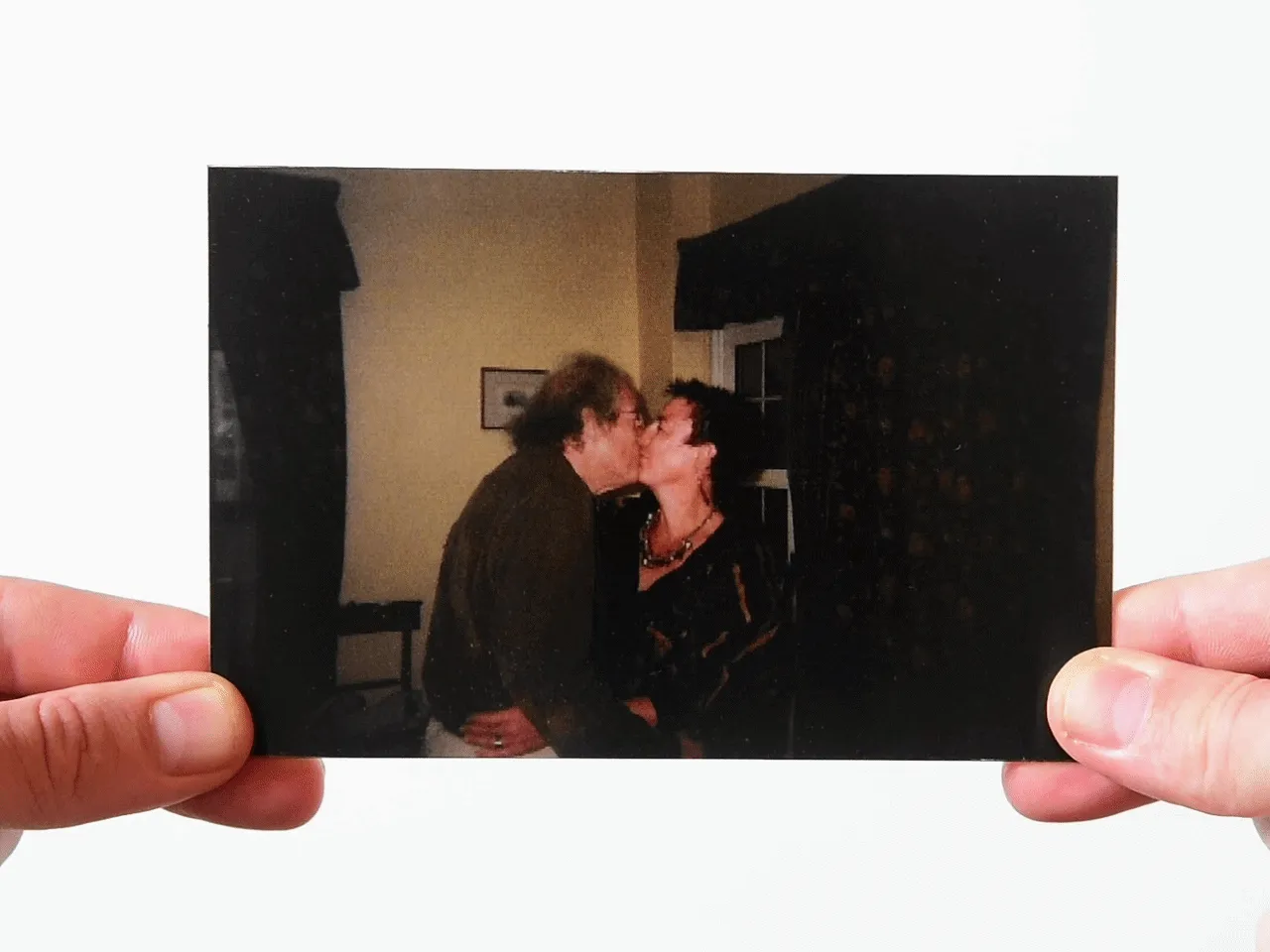 Photographer Uses AI And Photoshop To Reconstruct Family Photos Without His Father (20 Pics)
