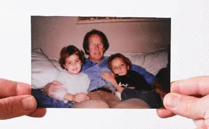 Photographer Uses AI And Photoshop To Reconstruct Family Photos Without His Father (20 Pics)