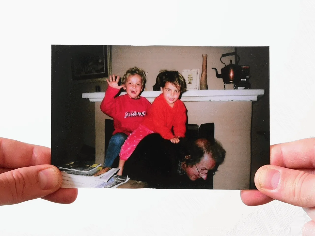 Photographer Uses AI And Photoshop To Reconstruct Family Photos Without His Father (20 Pics)