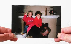 Photographer Uses AI And Photoshop To Reconstruct Family Photos Without His Father (20 Pics)