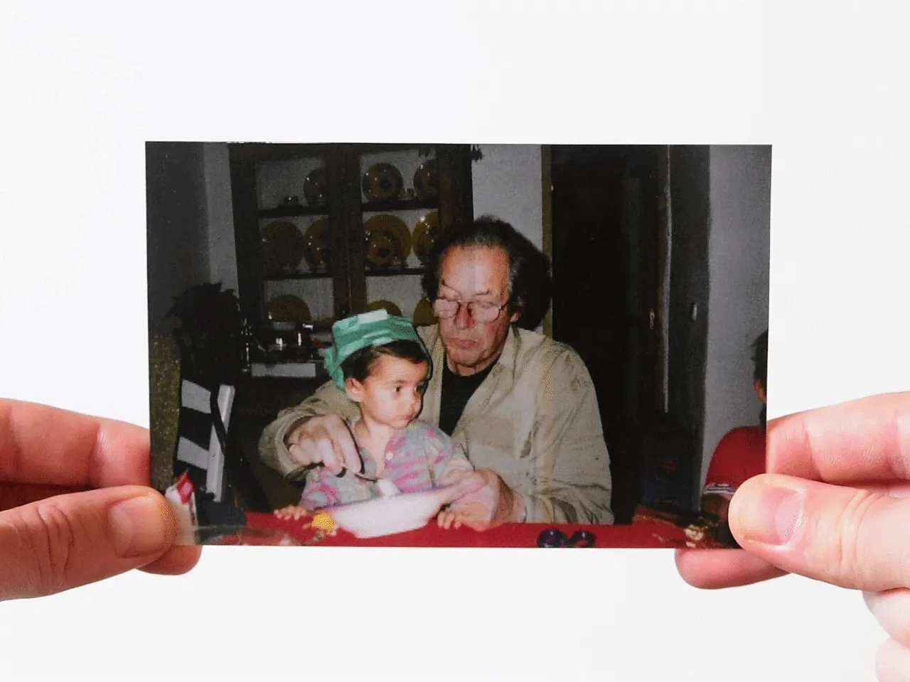 Photographer Uses AI And Photoshop To Reconstruct Family Photos Without His Father (20 Pics)
