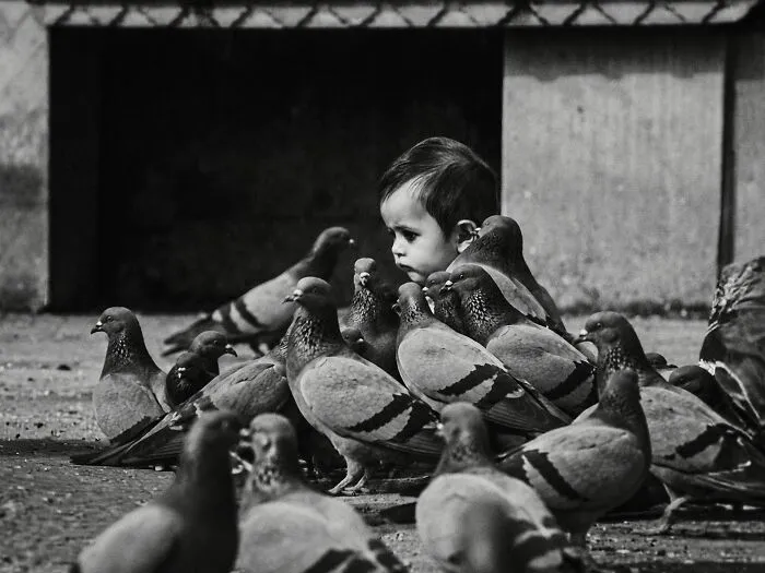 Unfiltered Moments Of Life Captured At Just The Right Moment By This Street Photographer  (66 Pics)