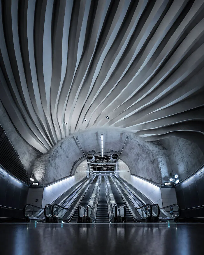 This Photographer Finds Perfect Symmetry In The Most Unexpected Places (48Pics)