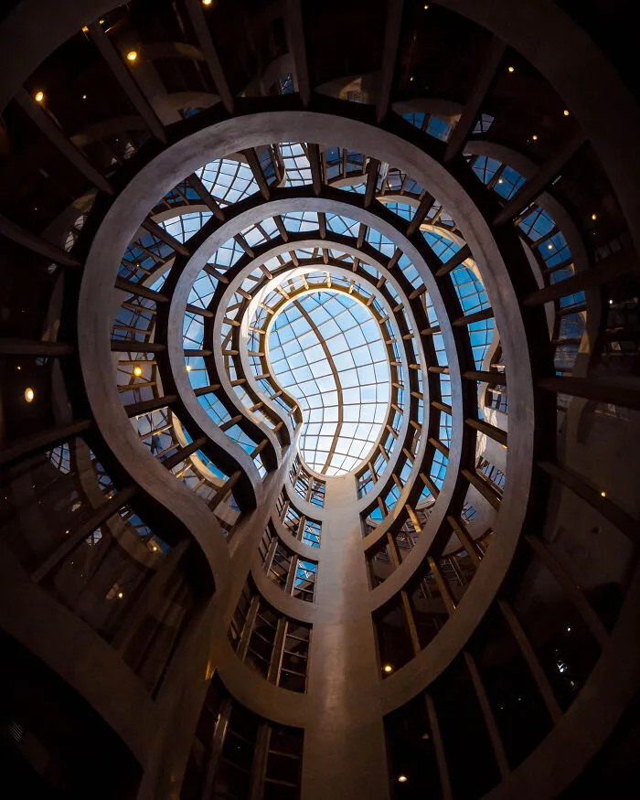 This Photographer Finds Perfect Symmetry In The Most Unexpected Places (48Pics)