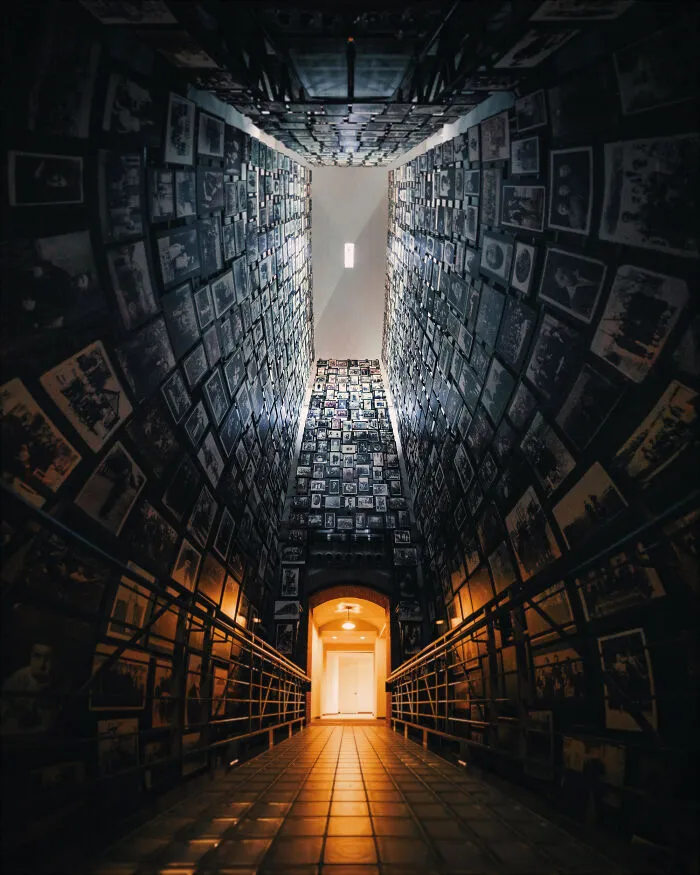 This Photographer Finds Perfect Symmetry In The Most Unexpected Places (48Pics)