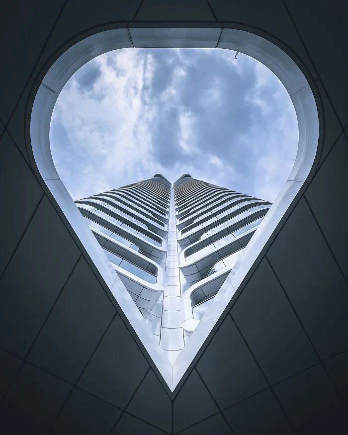 This Photographer Finds Perfect Symmetry In The Most Unexpected Places (48Pics)