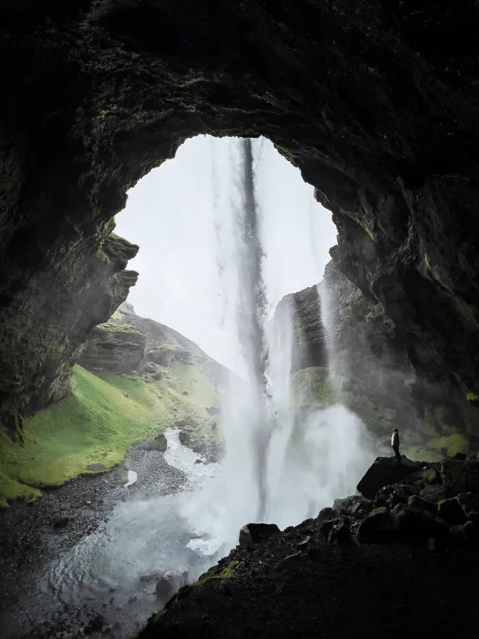 This Photographer Finds Perfect Symmetry In The Most Unexpected Places (48Pics)