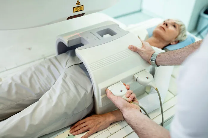 46 Pain Reactions That Left Doctors And Nurses Completely Surprised