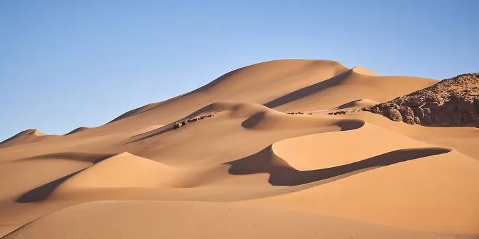“Silken Sands” By Héctor Ruiz
