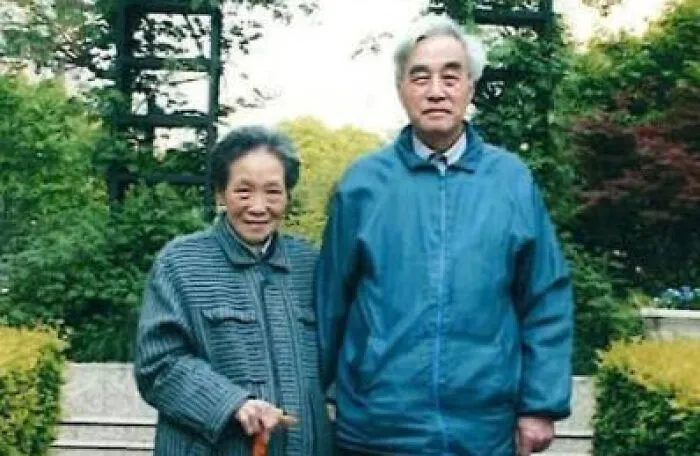 A Shanghai Couple Lived On Shared Meals Costing About Two And A Half Dollars And Later Donated Their Life Savings To Help Children With Heart Disease