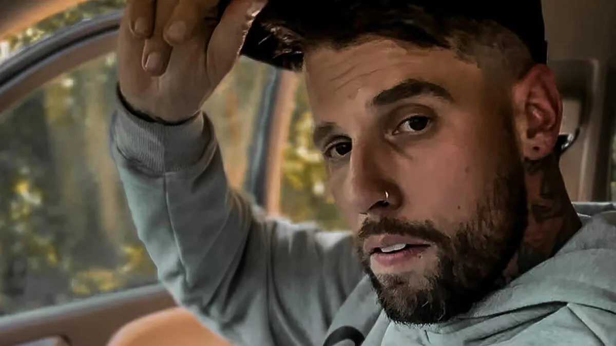 Former Alcoholic Shares 3 Red Flags That Show Drinking Has Gone Beyond Socializing