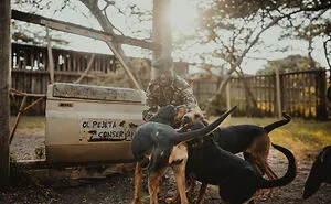 18 Powerful Photos By Mital Patel Showcasing The Last 2 Northern White Rhinos And Their Dedicated Caretakers