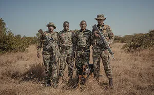 18 Powerful Photos By Mital Patel Showcasing The Last 2 Northern White Rhinos And Their Dedicated Caretakers