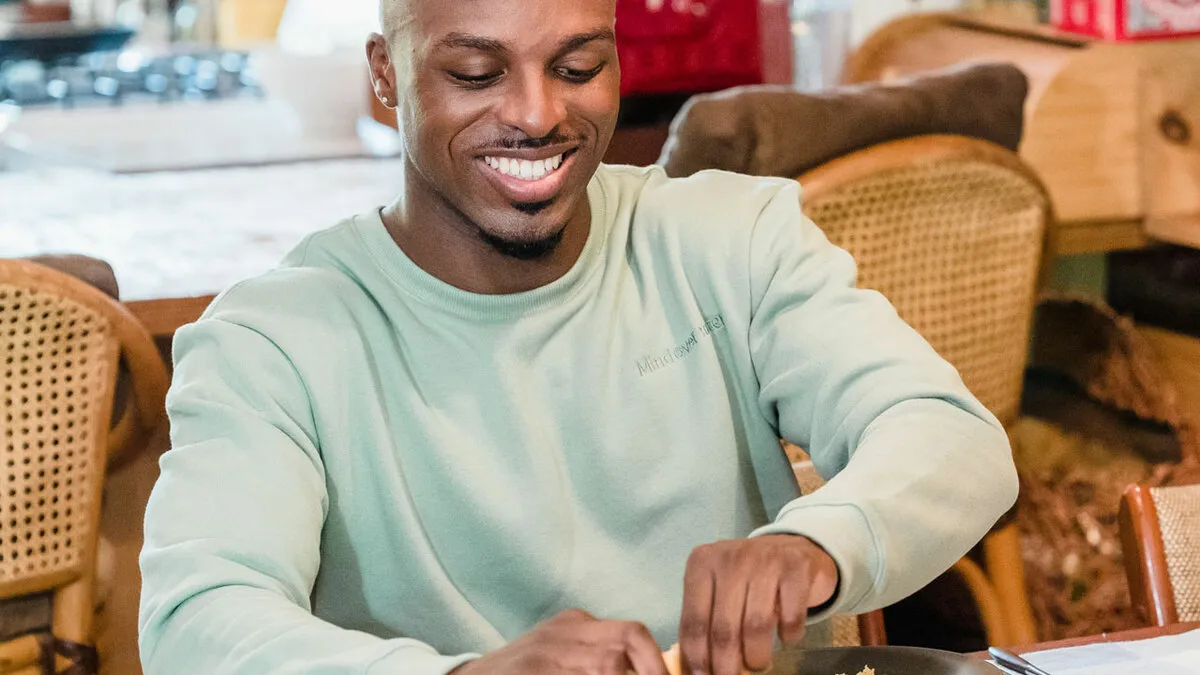 Guy’s Idea To Pay For Family Breakfast Backfires As Well-Off BIL Orders Meal He Can Barely Afford