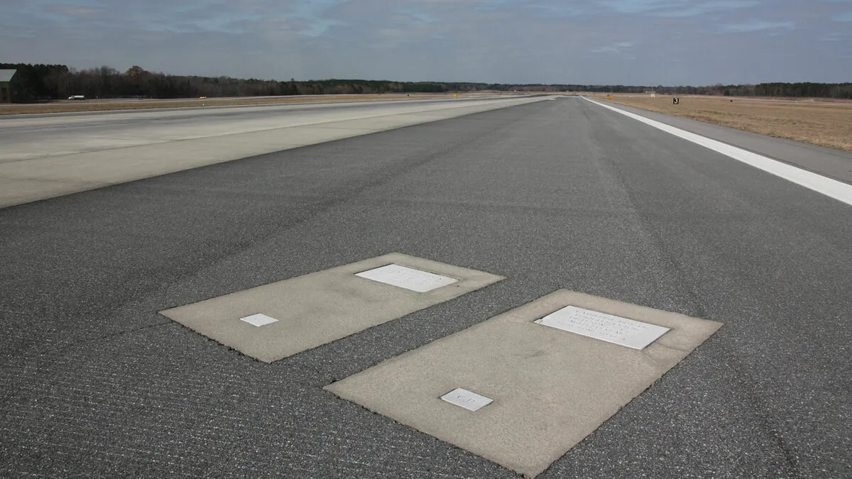 Georgian Airport Has Two Graves On Its Busiest Runway, And The Story Behind Them Is Wild