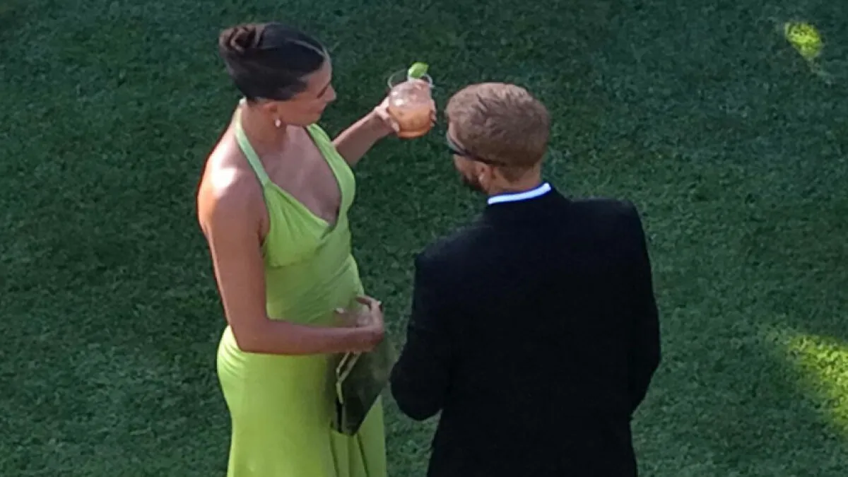 "Divorce Incoming": Body Language Expert Weighs In After Justin And Hailey Bieber's Tense Exchange At Wedding