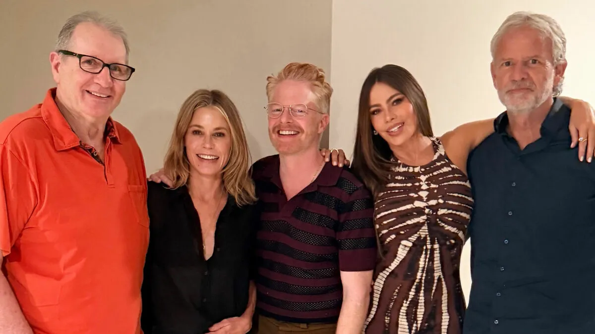 "Who TF?": 'Modern Family' Reunion Pic Baffles Fans As They Don't Recognize Major Figure While Other Stars Are Absent