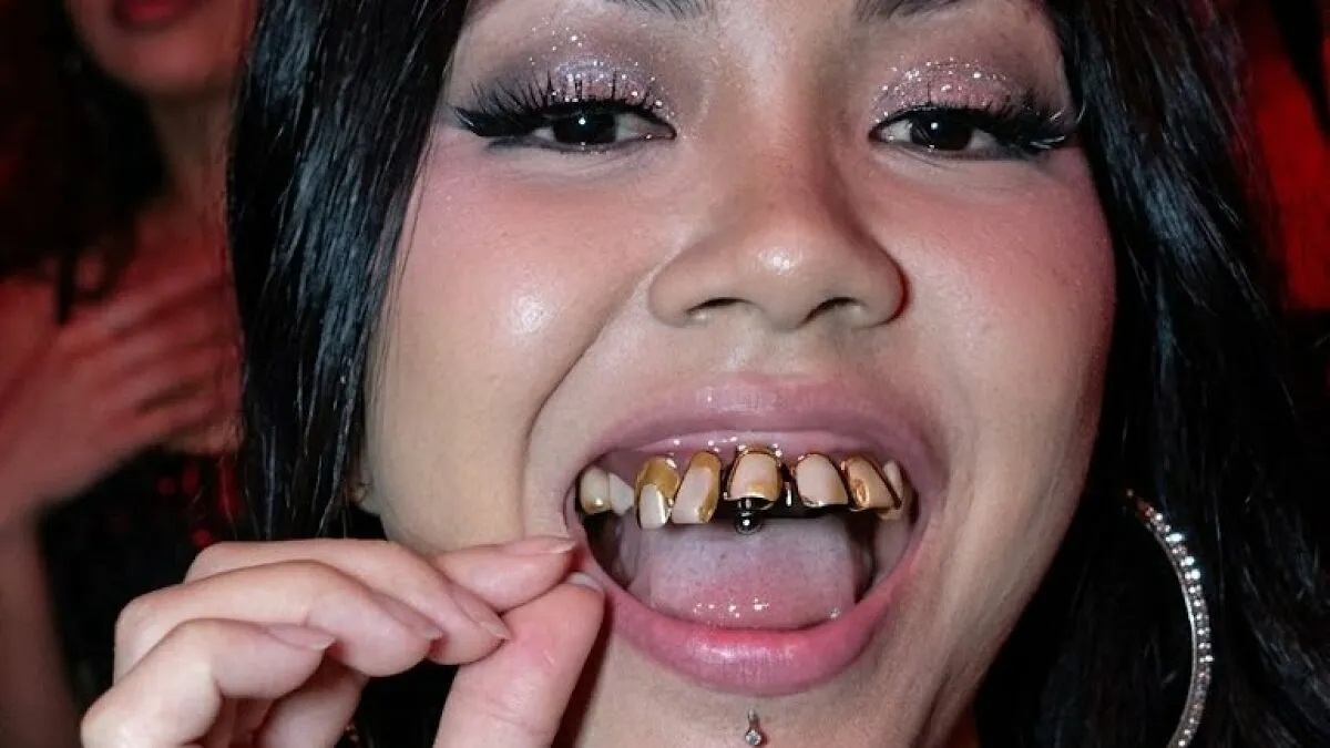 Woman Becomes Internet Hero With Clever Way To Avoid "Being Bothered By Men" At The Club
