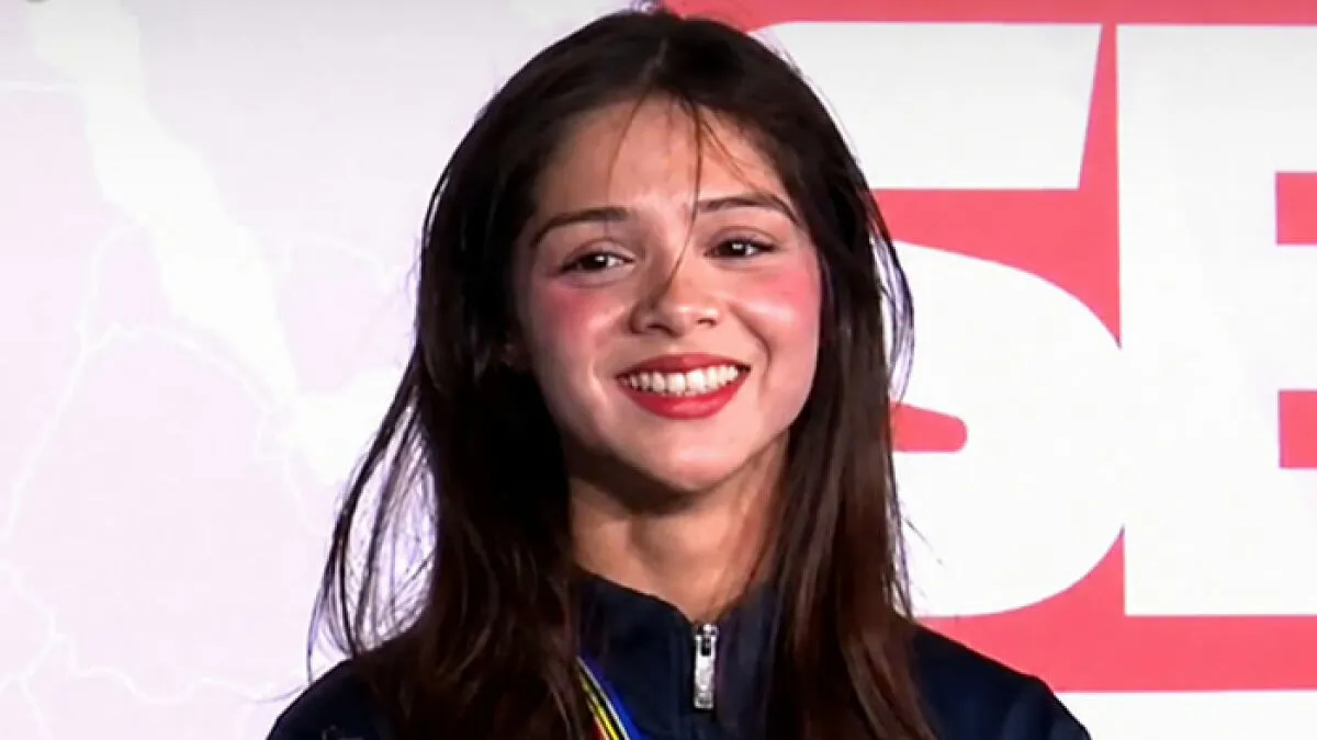 Female Weightlifting Medalist Goes Viral As Netizens Can't Believe How Much She Lifted Despite Petite Frame