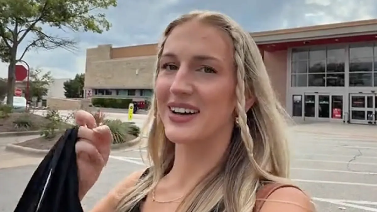 "People Are Miserable": Karen Takes Aim At Innocent Shopper, Bystander Steps In