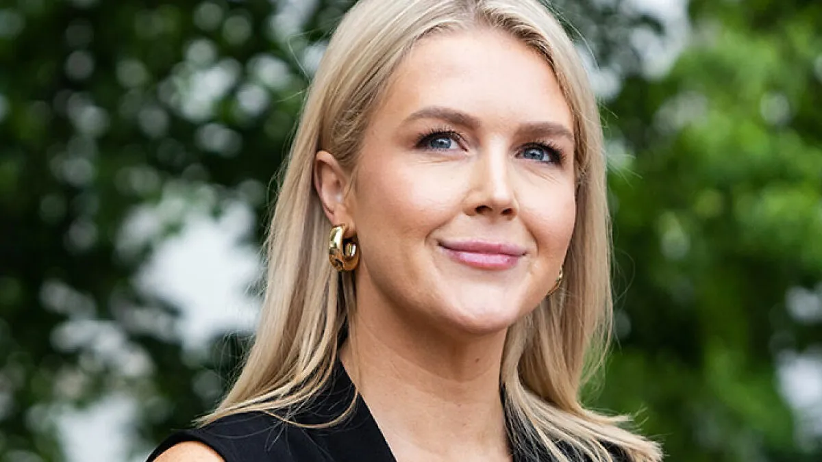 People Convinced Karoline Leavitt's Bedroom Blunder Was Attack On Trump As They Point Out Suspicious Details