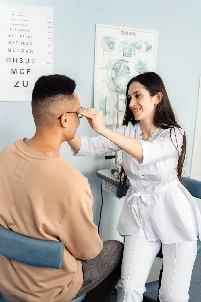 47 Times It Took Everything Medical Professionals Had In Them Not To Call Their Patient An Idiot