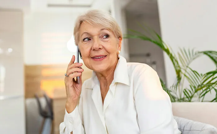 32 Ordinary Days That Took A Sharp Turn Thanks To One Nearby Conversation