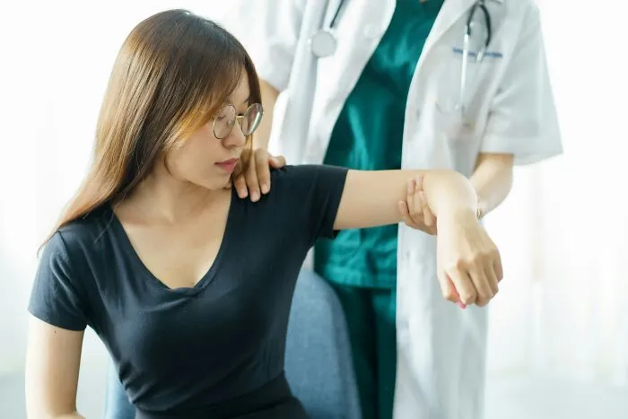 Bemused Doctors Expose The Things People Most Commonly Lie To Them About (62 Examples)