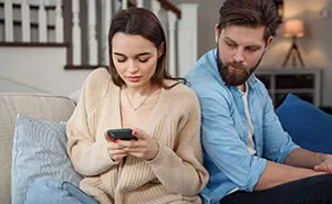 Man Matches With Beer-Drinking ‘Cool Girl’ On Tinder, Unaware She’s Actually His GF Setting A Trap