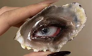 33 Natural Shells Turned Into Expressive Human-Eye Sculptures By These Artists