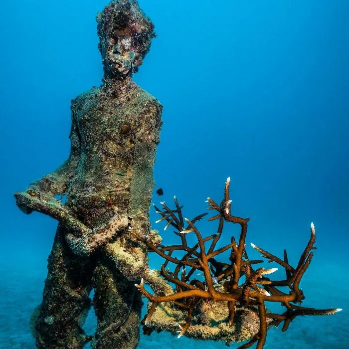 For 20 Years, This Artist Has Been Placing Stunning Sculptures Beneath The Ocean That Support Marine Life (20 New Pics)